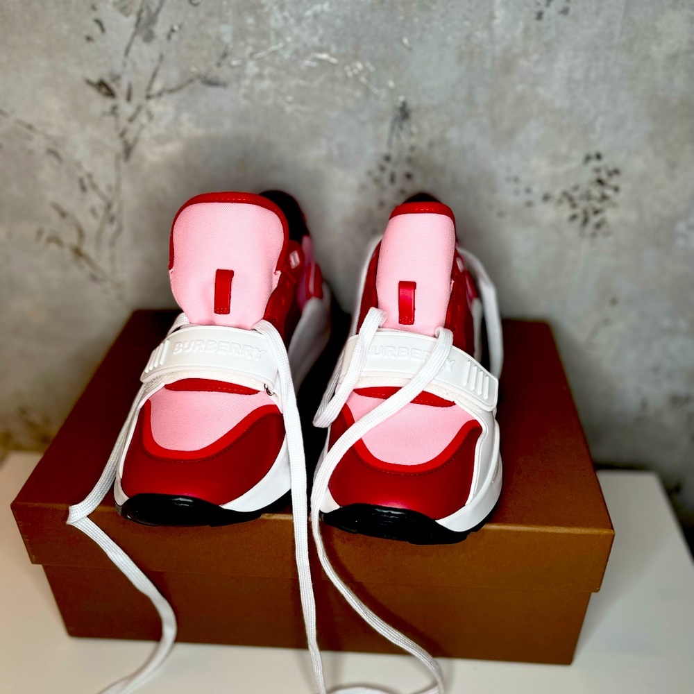 BURBERRY Ramsey Red Logo Sneakers Shoes (Sz 9) - New in Box